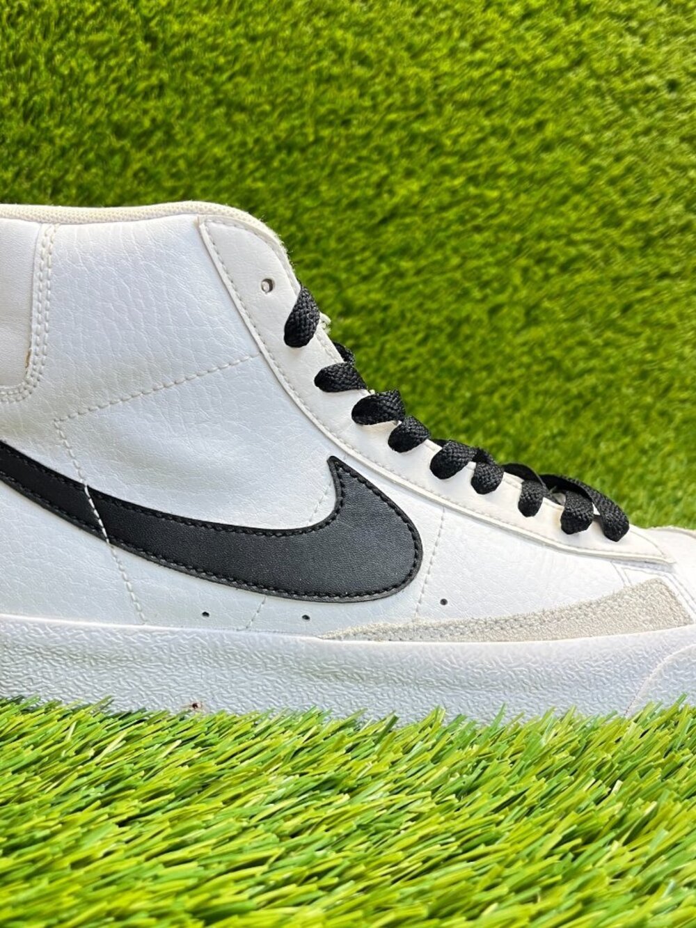 Nike Blazer Mid '77 Vintage Boys Size 5.5Y‎ White Black Athletic Shoes Sneakers